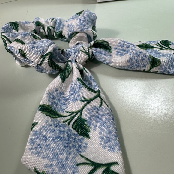 NWOT Rifle Paper Co. Scrunchie - Hydrangea - Picture 4 of 4